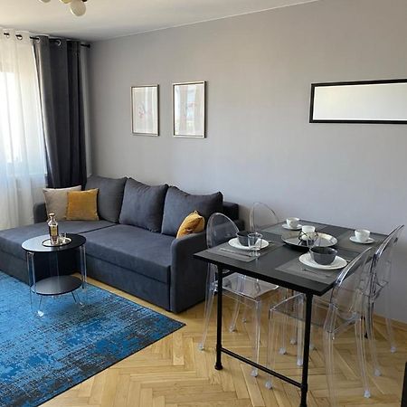 Apartament Emilian Apartment วอร์ซอ ภายนอก รูปภาพ