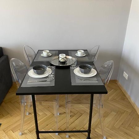 Apartament Emilian Apartment วอร์ซอ ภายนอก รูปภาพ