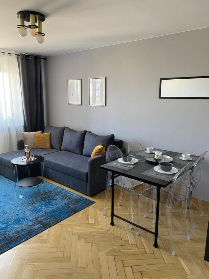 Apartament Emilian Apartment วอร์ซอ ภายนอก รูปภาพ