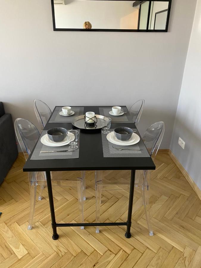 Apartament Emilian Apartment วอร์ซอ ภายนอก รูปภาพ