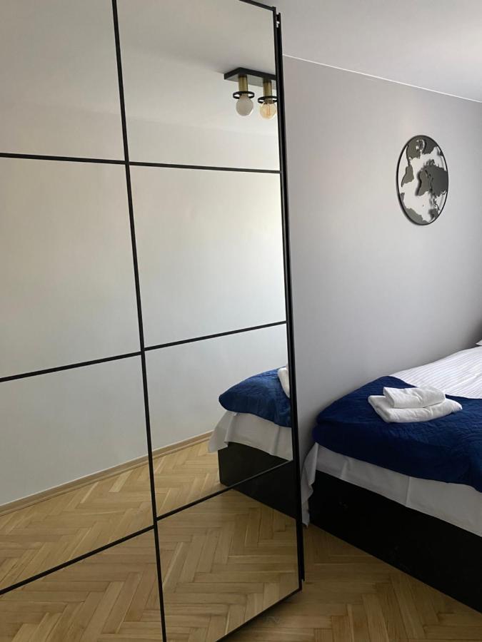 Apartament Emilian Apartment วอร์ซอ ภายนอก รูปภาพ
