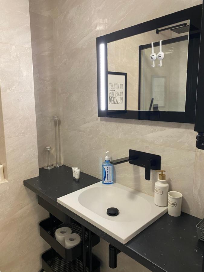Apartament Emilian Apartment วอร์ซอ ภายนอก รูปภาพ